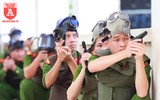 [ẢNH] Diễn tập khống chế 6 đối tượng có vũ khí bắt giữ con tin ở Thường Tín